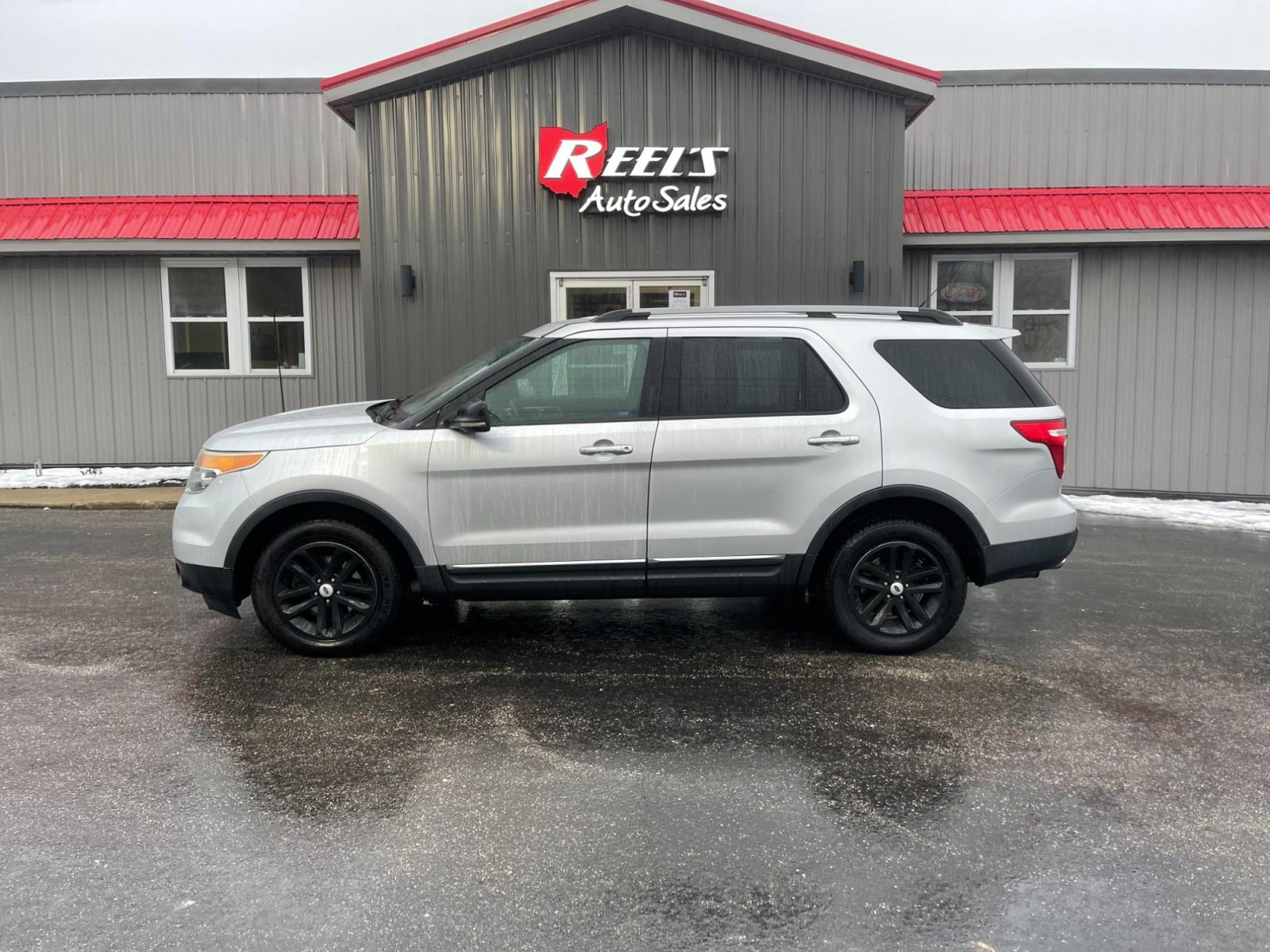 2013 Silver /Black Ford Explorer XLT 4WD (1FM5K8D84DG) with an 3.5L V6 DOHC 24V engine, 6-Speed Automatic transmission, located at 547 E. Main St., Orwell, OH, 44076, (440) 437-5893, 41.535435, -80.847855 - This 2013 Ford Explorer XLT with the 4WD option is powered by a 3.5-liter V6 engine paired with a 6-speed automatic transmission and comes equipped with a tow package capable of pulling up to 5,000 pounds, making it suitable for various towing needs. The inclusion of tri-zone automatic climate contr - Photo #16